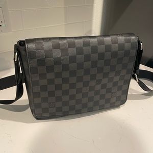 Louis Vuitton Messenger Bag
